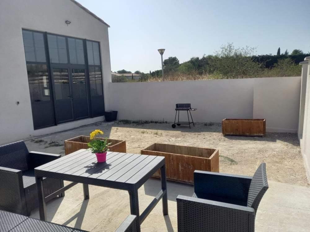 Вілла Cosy-Loft Industriel , Jacuzzi , Wifi , 6 Personnes Max Aigues-Vives  Екстер'єр фото